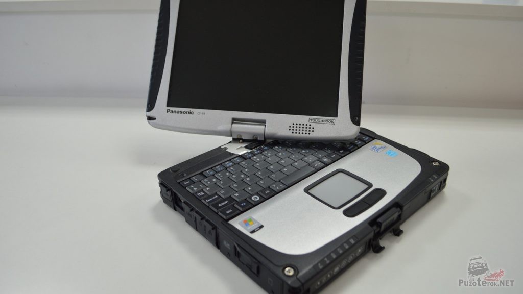 Поворотный экран на защищенном ноутбуке Panasonic Toughbook CF-19