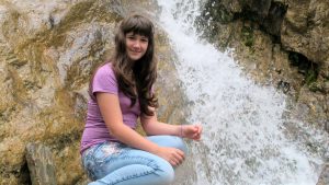 Татьяна возле водопада
