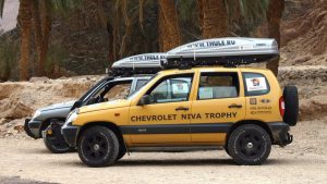 Chevrolet Niva трофи с боксами Thule