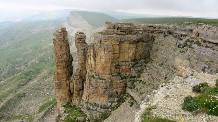 Скалы-пальцы на плато Бермамыт