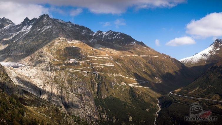 Перевал Фурка в осенних Альпах