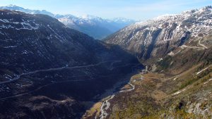 Участок перевала Фурка в долине Швейцарских Альп