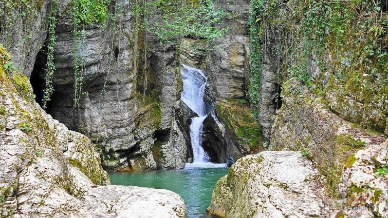 Агурский водопад в Сочи