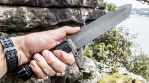 Нож выживальщика в горах