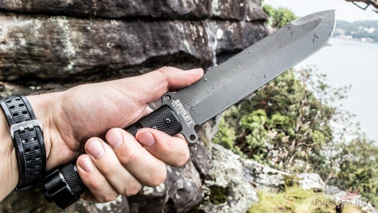 Нож выживальщика в горах
