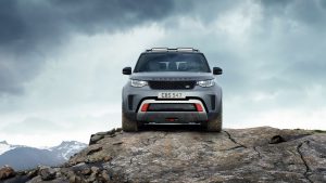 Land Rover Discovery SVX на скале