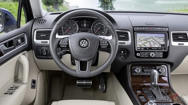 Салон Volkswagen Touareg 2014 года выпуска