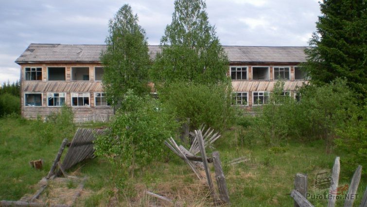 Заброшенная школа в посёлке Чусовской