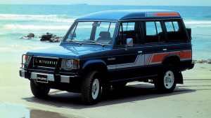 Mitsubishi Pajero первого поколения на побережье