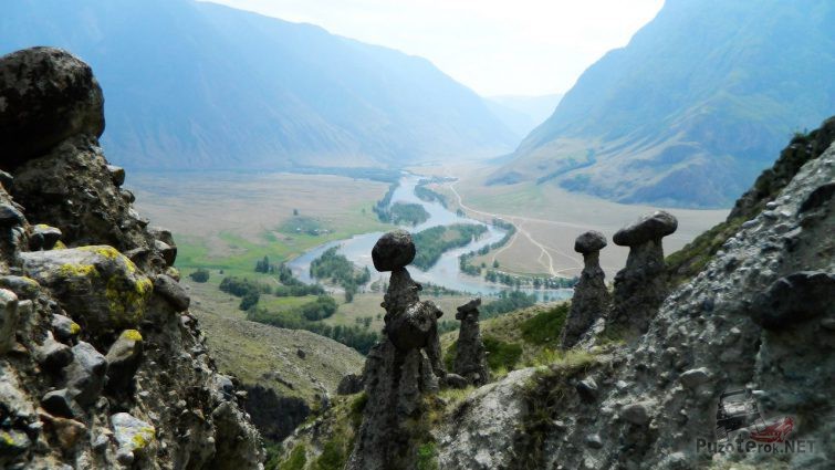 Каменные грибы над рекой Чулышман