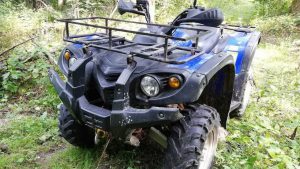 Синий Stels ATV 700h на бездорожье
