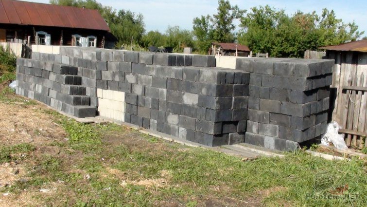 Строительные шлако и бетоно-блоки