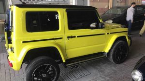 Жёлтый Suzuki Jimny похож на гелик