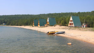 Лодки на пляже санатория Хакусы