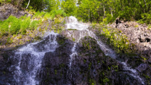 Двухступенчатый 30-ти метровый водопад