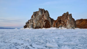 Скала Шаманка над скованным льдом Байкалом
