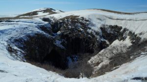 Вход в пещеры на юге Забайкальского края
