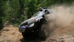 Дрифт Jeep Cherokee в песках