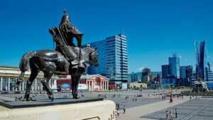 Статуя Чингиз-хана в Улан-Баторе