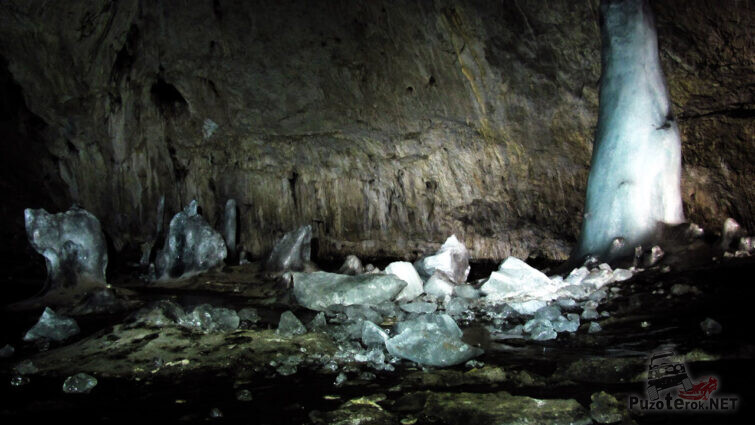 Ледяные украшения Аскинской пещеры