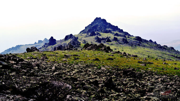 Вершина горы Конжаковский камень